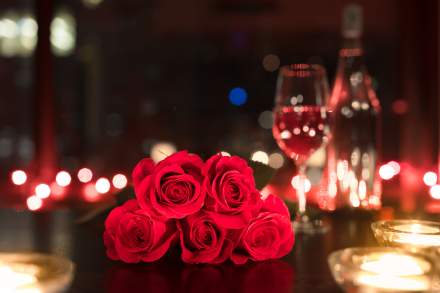 Célébrez la Saint-Valentin au Chabichou, restaurant 2 étoiles à Courchevel. Profitez d’un menu exclusif du chef Stéphane Buron, élaboré autour de produits d’exception, dans un cadre 5 étoiles intimiste et raffiné.
